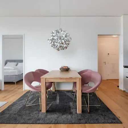 Hoch Hinaus, Neu Und Stilvoll Mit Pool Am Dach Lägenhet Wien