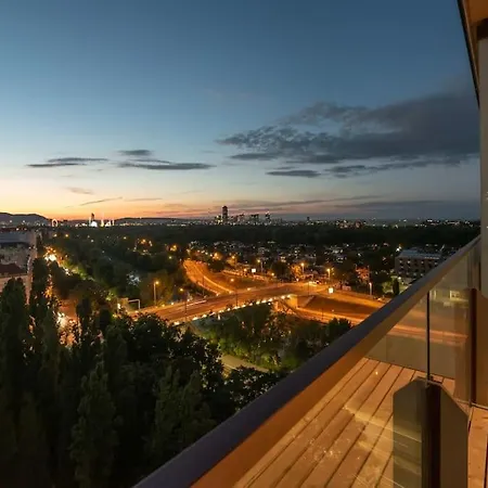 Lägenhet Hoch Hinaus, Neu Und Stilvoll Mit Pool Am Dach