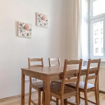 Bright & Stylish, 2 Neighboring - 4brs Apartment Vienna