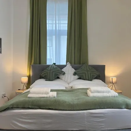 Spacious & Deluxe Big Near Prater Apartment Vienna