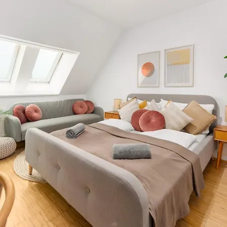 Penthouse, 3 Separate Bedrooms, 2 Min To U6 Nussdorfer Strasse * Wien