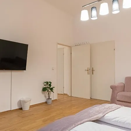 Apartment Pleasing 2br Apt.-perfect For Longstays *