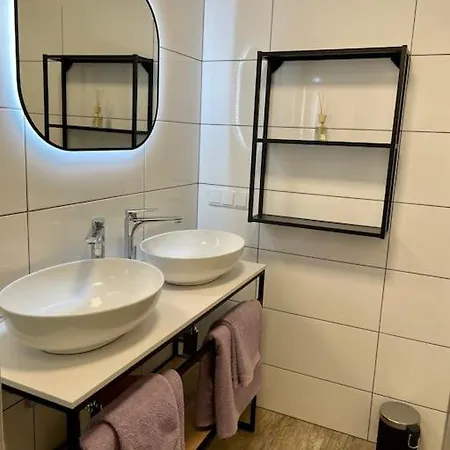 Wohnen Beim Hundertwasserhaus L Hg23 Wenen