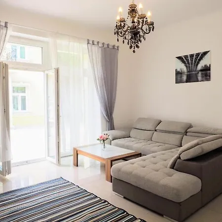 Schoenbrunn - Contactless 24h Check-in Apartment Vienna