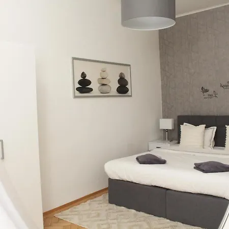 Apartment Orestaliving - On The Danube Canal Friedensbruecke