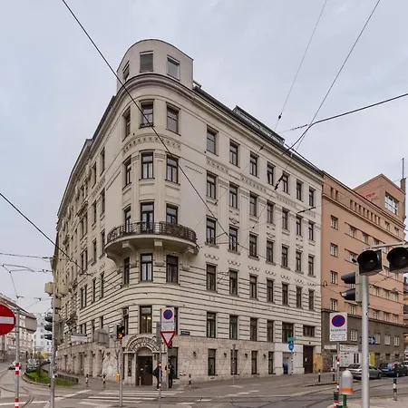 Penthouse, 3 Separate Bedrooms, 2 Min To U6 Nussdorfer Strasse Lägenhet