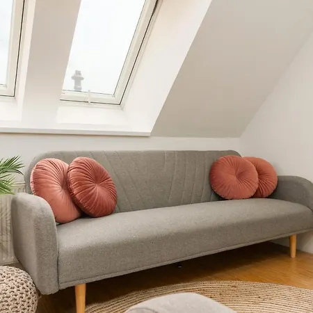 Penthouse, 3 Separate Bedrooms, 2 Min To U6 Nussdorfer Strasse Vienna