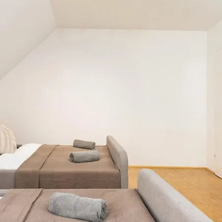 Lägenhet Penthouse, 3 Separate Bedrooms, 2 Min To U6 Nussdorfer Strasse Wien