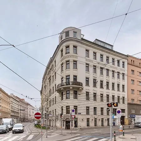 Penthouse, 3 Separate Bedrooms, 2 Min To U6 Nussdorfer Strasse Lägenhet