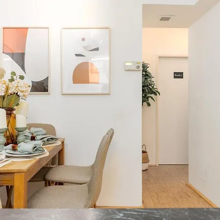 Penthouse, 3 Separate Bedrooms, 2 Min To U6 Nussdorfer Strasse