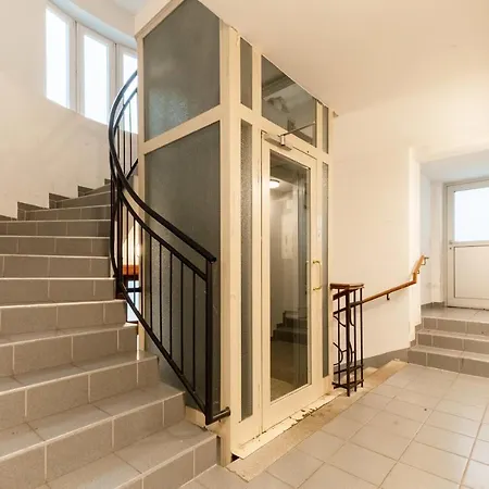 Penthouse, 3 Separate Bedrooms, 2 Min To U6 Nussdorfer Strasse Lägenhet *