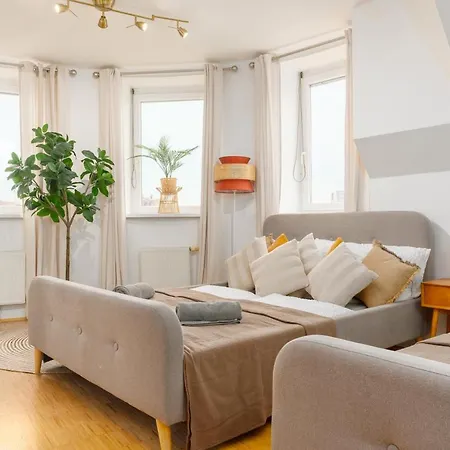 Penthouse, 3 Separate Bedrooms, 2 Min To U6 Nussdorfer Strasse Wien