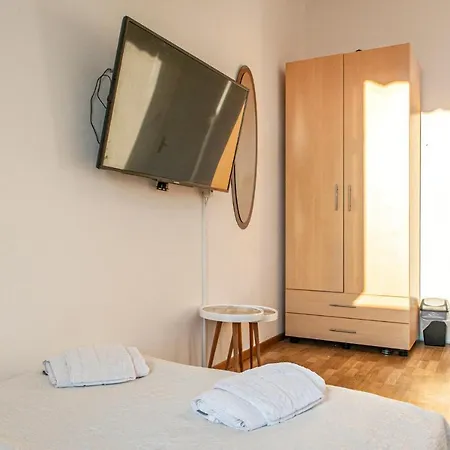 Guest house Joyful 2br Shared Near Millenium Tower & Danube River *