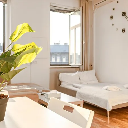 Joyful 2br Shared Near Millenium Tower & Danube River Vienna