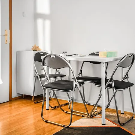 Penzion Joyful 2br Shared Near Millenium Tower & Danube River