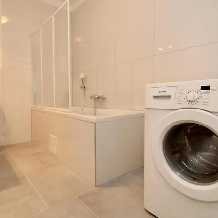 Modern Balcony With Free Parking فيينا