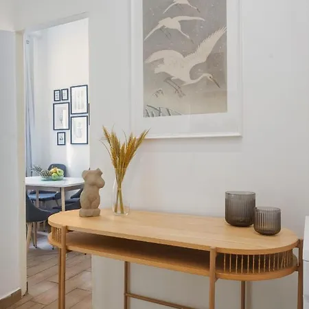 Designer Near Schoenbrunn Apartment *