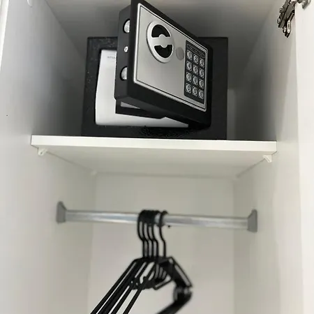 Mateo I Contactless Check-in Apartment