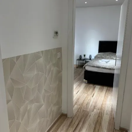 Mateo I Contactless Check-in Apartment
