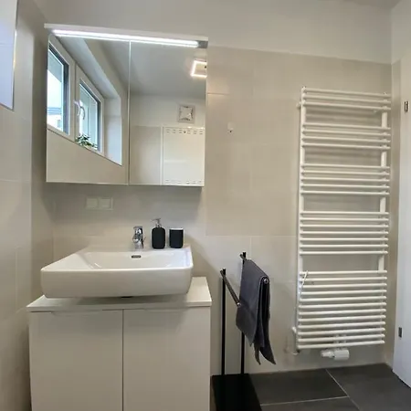 2-room 150m To Metro *