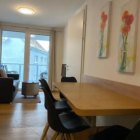Apartment Modern With Balcony Near City Center
