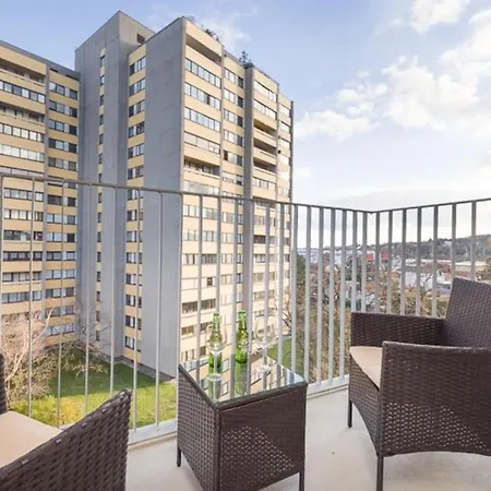 Apartment Premium With Balcony! Free Garage Parking Included!