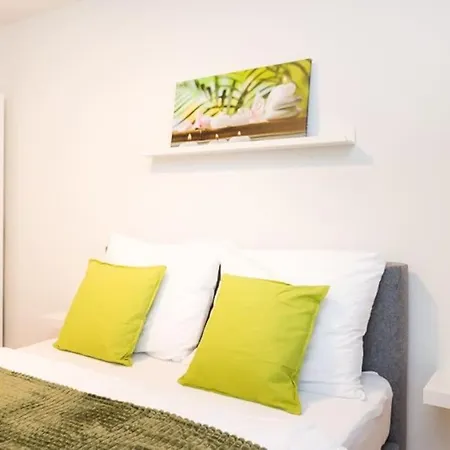 Apartment Premium With Balcony! Free Garage Parking Included! Vienna