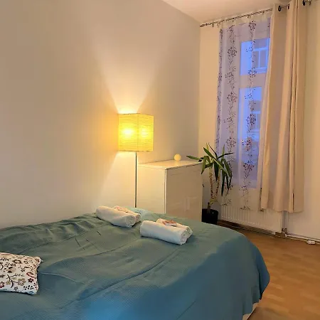 Cosy & Quiet In 17th District Appartement *