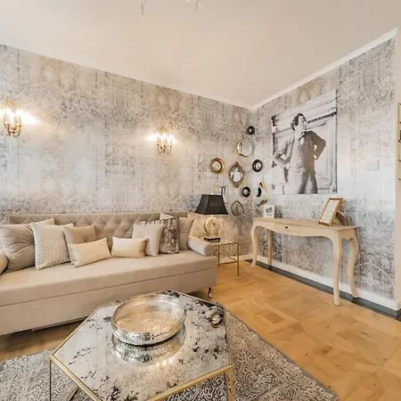 Vivid City Gem - A Reminiscence Of Gustav Mahler Apartment *