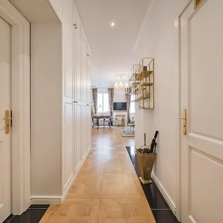 Vivid City Gem - A Reminiscence Of Gustav Mahler Apartment *