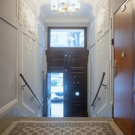 Apartment Designer Near Schoenbrunn *