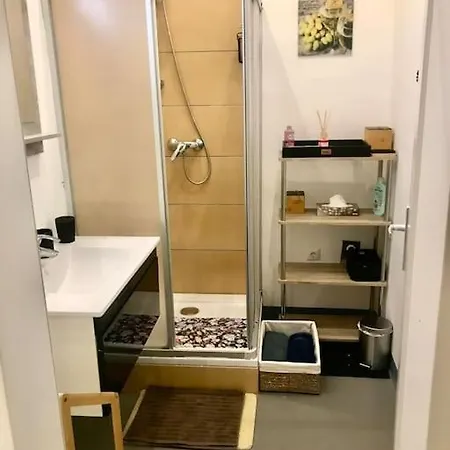 Klimatisierte Sehr Zentrale Wohnung-loftstyle- Apartment *