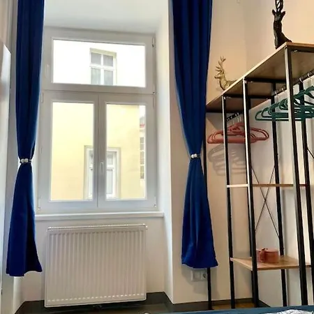 Klimatisierte Sehr Zentrale Wohnung-loftstyle- *