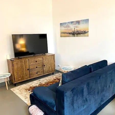 Klimatisierte Sehr Zentrale Wohnung-loftstyle- *