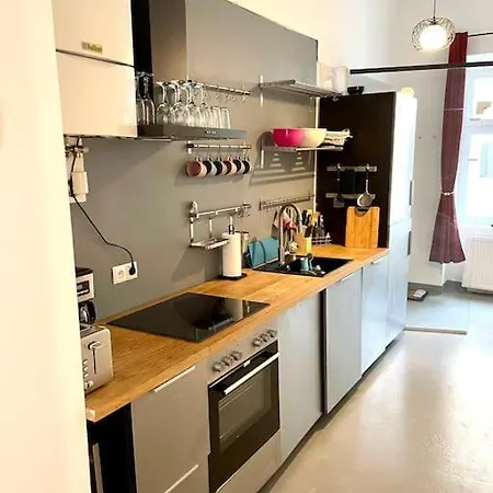 Klimatisierte Sehr Zentrale Wohnung-loftstyle- *