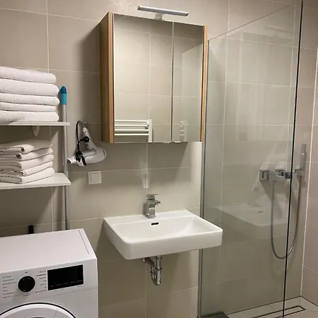 Modern With Balcony Near City Center Apartment Vienna