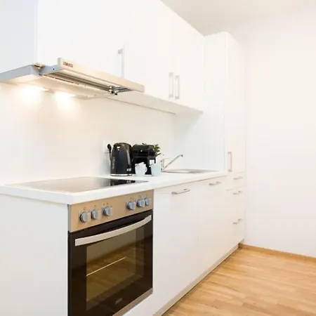 Apartment Premium With Balcony! Free Garage Parking Included! Vienna