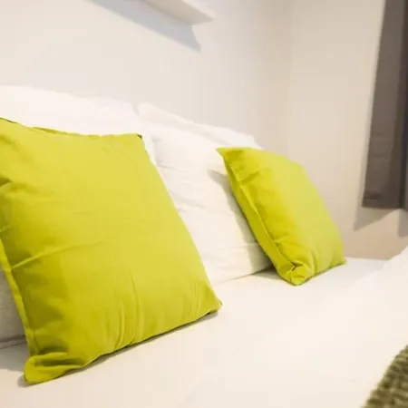 Premium With Balcony! Free Garage Parking Included! Apartment *