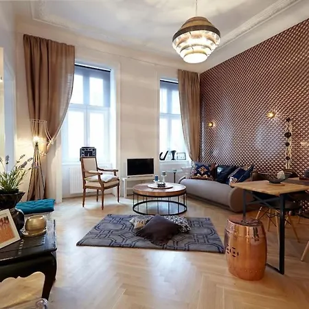 Modern Viennese Mid-century Apartment