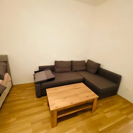 Hollergasse 22 *