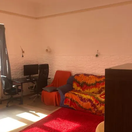 Apartment Geraumige, Funktionale, Schlichtere, Preiswerte Vienna