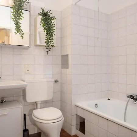 King Bed Home, Next To Akh Michelbeuern Apartment Vienna