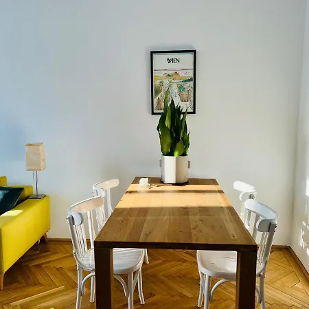 Altbauschatz Am Alsergrund, Naehe Innere Stadt Apartment