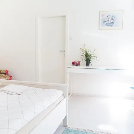The White - Great Ferris Wheel Apartment *