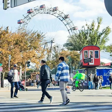 The White - Great Ferris Wheel Apartment *