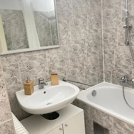 Cosy Near Schoenbrunn & Meidlinger Market Apartment