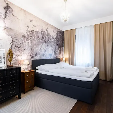 Luxury 2-bedroom 15 Min Away From Schonbrunn Castle Apartment