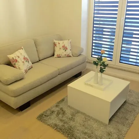 New - 10 Min Downtown Vienna
