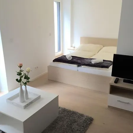 New - 10 Min Downtown Vienna