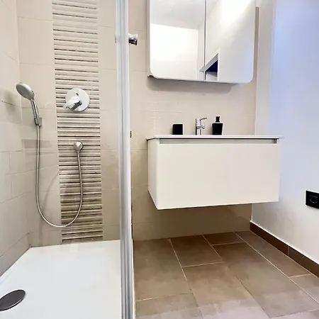 Spacious With Terrace Apartment *